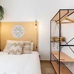 Renew Yourself At An Unvarnished Hideaway Apartamento Lisboa