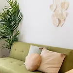 Renew Yourself At An Unvarnished Hideaway Apartamento