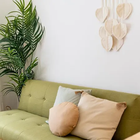 Renew Yourself At An Unvarnished Hideaway Lejlighed