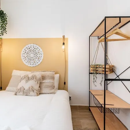 Renew Yourself At An Unvarnished Hideaway Apartman Lisboa