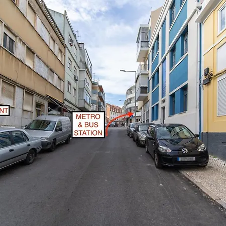 Renew Yourself At An Unvarnished Hideaway Appartement Lisboa
