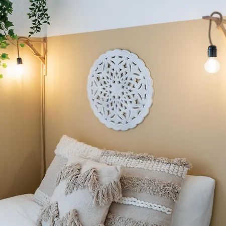Renew Yourself At An Unvarnished Hideaway Appartement Lisboa